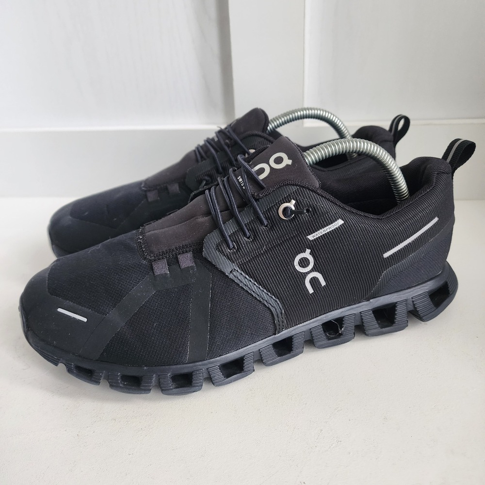 On Running Cloud 5 Waterproof Mens 9.5 All Black Sneakers 59.98842 Low Top